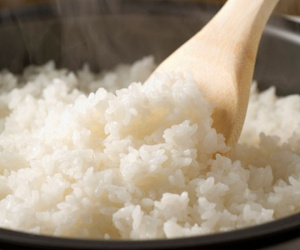 Có nên hâm nóng lại cơm thừa để ăn không?