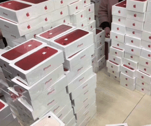 Dân buôn làm hàng iPhone 8 đang hết đất sống