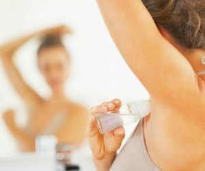 Dùng lăn khử mùi thế nào mới đúng?