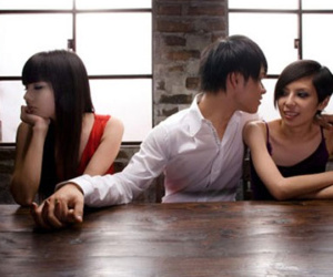 Lạ đời hai cô gái bị lừa đau đớn vẫn si mê gã Sở Khanh