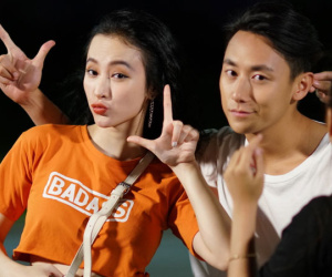 Rocker Nguyễn tình tứ với Angela Phương Trinh trên phim trường "Glee"