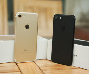 iPhone 8 sắp về Việt Nam, người dùng rủ nhau mua iPhone 7