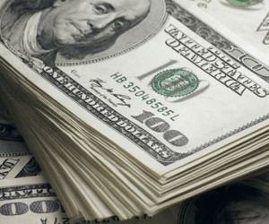 Tỷ giá trung tâm giảm, giá USD tại các ngân hàng không “nhúc nhích”