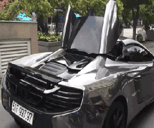 Xem Cường "Đô-la" đóng và mở mui siêu xe McLaren 650S Spider khi đang chạy