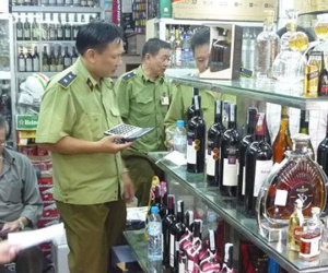 Cấm bán rượu cho người dưới 18 tuổi