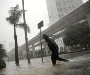 "Kẻ giết người im lặng" đáng sợ hơn "quái vật" Harvey, Irma đe dọa triệu người