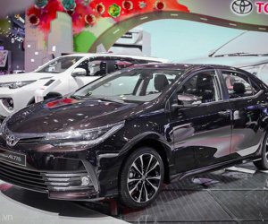 Toyota Corolla Altis 2017 giá từ 702 triệu đồng tại Việt Nam