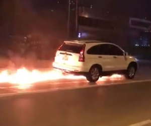 Hà Nội: Xe máy bị ô tô kéo lê, bốc cháy thành than