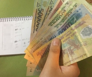 Liệt kê chi phí, chồng Mỹ than không đủ tiền thuê vợ làm việc nhà