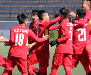 Việt Nam đè bẹp Campuchia dù thiếu người ở vòng loại U16 châu Á