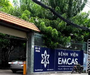 Vụ một phụ nữ hôn mê sau gọt cằm ở Bệnh viện Emcas: Sở Y tế TP.HCM niêm phong hồ sơ