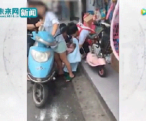 Đang đi xe máy, sản phụ trẻ bất ngờ sinh con ngay giữa phố