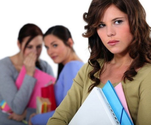 Làm gì khi bị người khác đối xử xấu với mình?