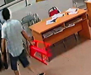 Nữ bác sĩ bị đánh: Chủ tịch phường cầm ghế là đồng phạm