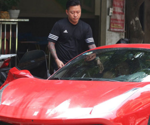 Tuấn Hưng phóng siêu xe Ferrari 15 tỷ gây chú ý trên phố
