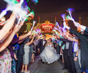 Đám cưới độc đáo của đôi trẻ tại công viên Disneyland