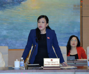 Tiêm đau, mổ đau, tắm bẩn vì không có phong bì lót tay, lót tã?