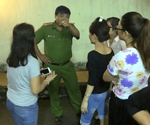 TP.HCM: Người dân chung cư khổ sở vì 8 năm không được cấp sổ hồng, được thông báo mua chỗ giữ xe gần 1 tỷ