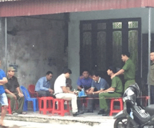 Con bàng hoàng phát hiện mẹ bị đánh hôn mê bất tỉnh trên giường với nhiều vết thương