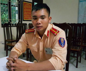 Trung úy CSGT kể giây phút trèo tường giải cứu 5 người trong vụ cháy ở Chương Mỹ