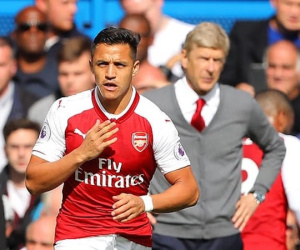 Vì sao Alexis Sanchez bị “giam cầm” trên ghế dự bị của Arsenal?