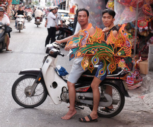 Xóm lồng đèn xưa nhất Sài Gòn vào mùa, bán hàng ngàn chiếc cho khách dịp Trung thu