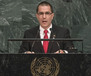 Venezuela tố Trump hành xử như "hoàng đế thế giới"