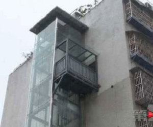 Bố vợ lắp thang máy vì con rể lười leo cầu thang
