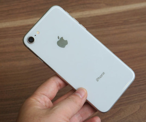 Linh kiện đắt hơn 10 USD, Apple tăng giá iPhone 8 50 USD