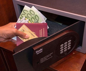 Phó cục trưởng mất gần 400 triệu: Đó là tiền vợ tôi đưa