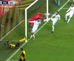 Ramos thừa nhận chạm tay vào bóng trong vòng cấm