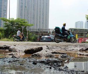 Thảm cảnh khó tin ở đại lộ hiện đại nhất Việt Nam