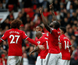 Lukaku tiếp mạch ghi bàn, Man Utd vùi dập đội bét bảng