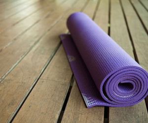 Mối nguy hiểm của chiếc thảm tập yoga bẩn