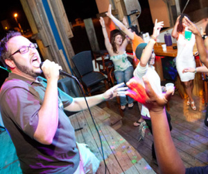 Ngạc nhiên, hát karaoke đốt cháy calo ngang đi bộ