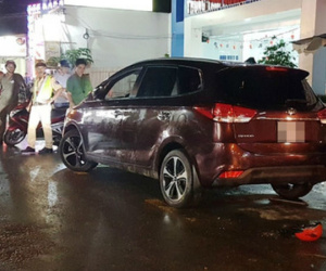 Người phụ nữ bị xế hộp tông trúng, kéo lê gần 1 km dẫn tới tử vong
