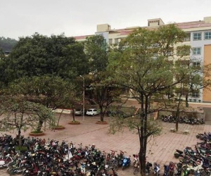 Rơi từ tầng cao xuống đất, học sinh lớp 10 tử vong