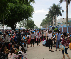 8.000 công nhân đình công vì không có chỗ gửi xe