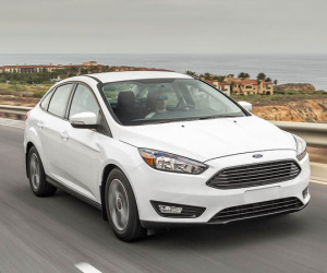 Khó bán, Ford Focus ở Việt Nam giảm giá mạnh