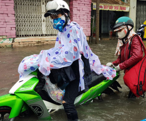 Người Sài Gòn lại "bơi" đi làm vào ngày đầu tuần