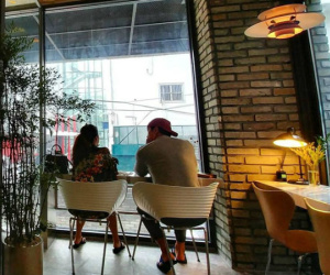 Rain và Kim Tae Hee tận hưởng khoảnh khắc bình yên ở quán cafe