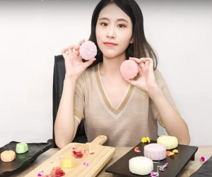 Thánh nữ công sở đón trung thu độc đáo cùng đồng nghiệp
