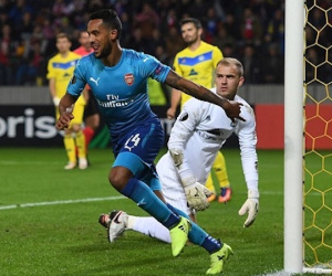 Arsenal sắp đẩy Theo Walcott ra đường
