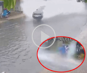 Clip: Xe sang lao như bay, nước văng tung tóe 2 bên đường ở TP.HCM