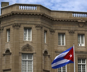 Mỹ trục xuất 15 nhà ngoại giao Cuba