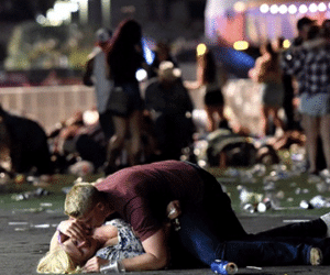 Phóng viên kể khoảnh khắc ngỡ mọi người "vờ nằm xuống" ở Las Vegas