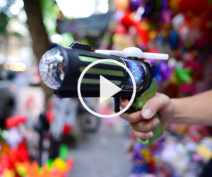 Video: Súng đồ chơi tràn ngập phố Hàng Mã dịp trung thu