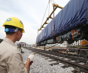 Các đoàn tàu được lắp đặt trên đường sắt Cát Linh-Hà Đông