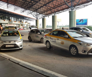 Cuộc chiến cước sân bay của taxi truyền thống và Uber, Grab ở Hà Nội