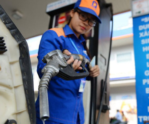 Giá xăng ngày mai sẽ giảm hay tăng tiếp?
